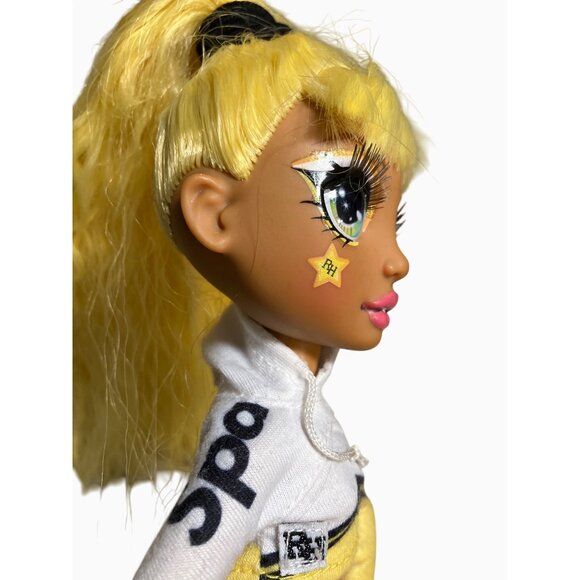 Rainbow High Cheerleader Doll Sunny Madison 11" Yellow Hair - Picture 4 of 8